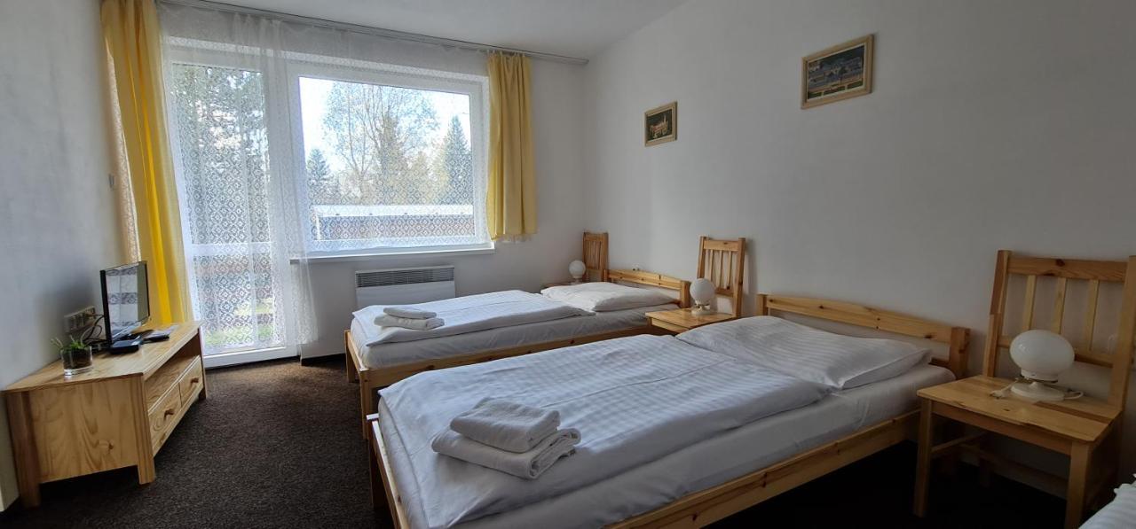 Hotel Svratka Bagian luar foto