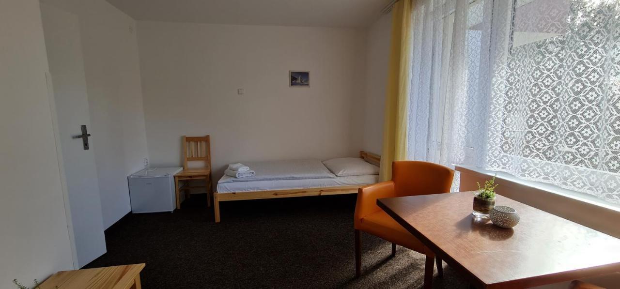 Hotel Svratka Bagian luar foto